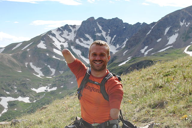 640px-Kyle_Maynard_on_Mountain